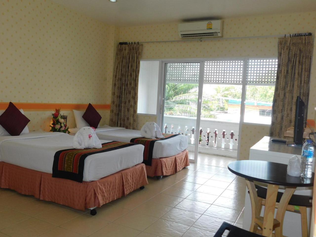 Be Fine Guesthouse Phuket Exterior foto
